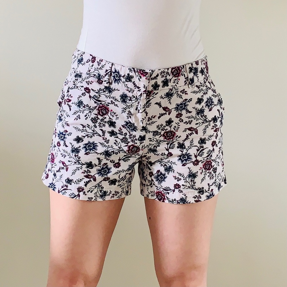 ⚡️ 3/$20 - Loft Floral Print Shorts